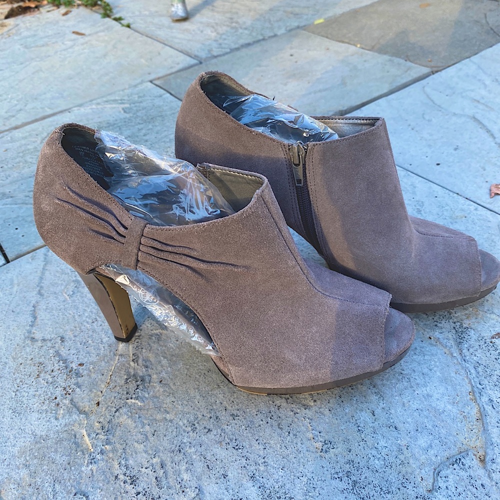 Westies Grey Suede high heels